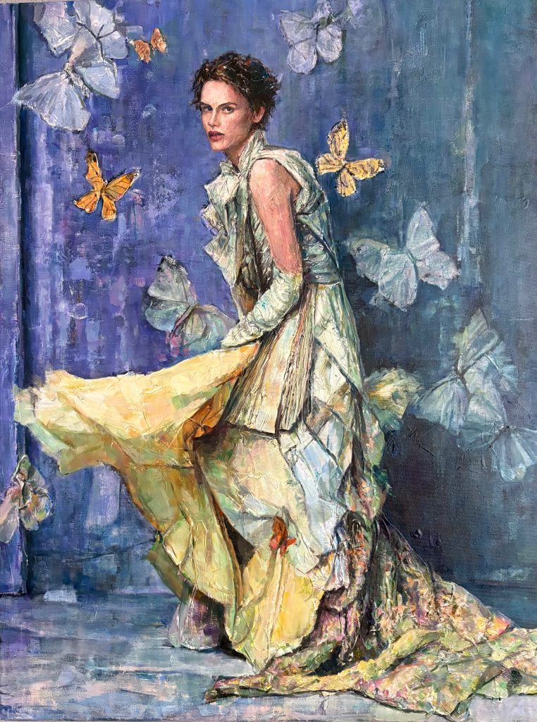 In dit schilderij heb ik me laten inspireren door de houding, de flow van de stof, de kleurstemming en de dramatische elegantie van de foto van Henk Veldhuizen. Dankjewel 🙏 voor de inspiratie!
Ik heb deze elementen vertaald naar mijn eigen beeldtaal en omgevormd tot een verhaal over vrouwelijke energie in beweging: krachtig en zacht tegelijk. De vloeiende vormen en vlinders symboliseren het tastbare en niet-tastbare, het vluchtige en mysterieuze. Een moment tussen aanwezigheid en verdwijnen.